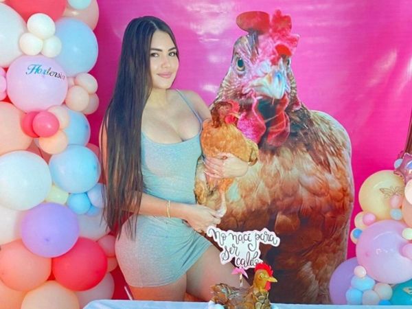 Laurys festejó el cumple de su gallina y la criticaron