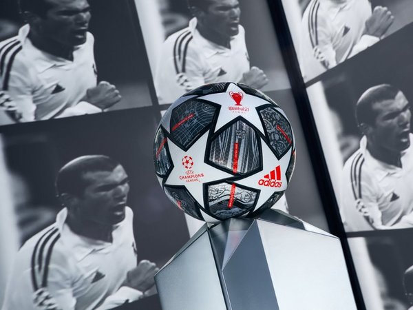 Nuevo balón de la Champions conmemora el 20 aniversario de diseño estrellado