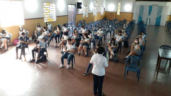 Inician clases presenciales en algunas instituciones educativas - Noticiero Paraguay