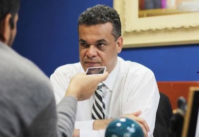 Trasladan a Asunción al diputado Robert Acevedo con cuadro de Covid-19