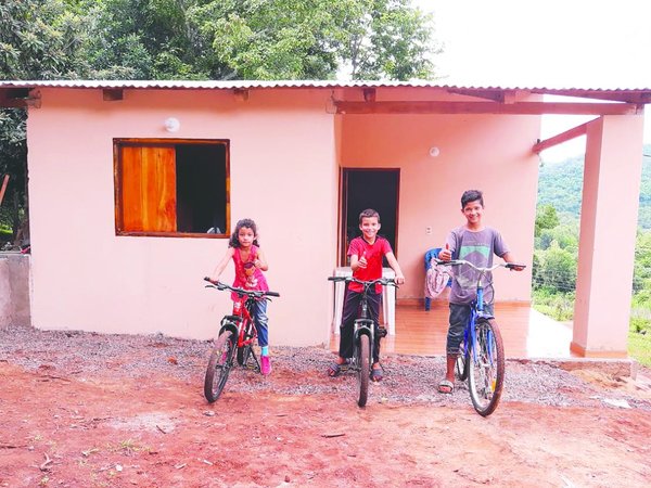 Hermanitos de Guairá por fin se mudaron a su nueva casa