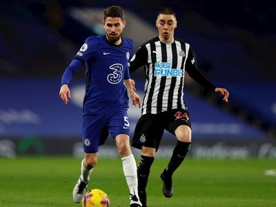 Chelsea golpea al Newcastle de Almirón