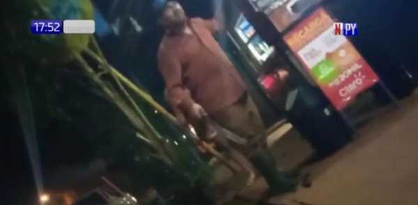 Extrema violencia: un hombre intentó herir a su ex pareja con machetillo | Noticias Paraguay
