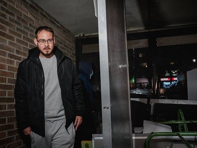 Rapero español se atrinchera en universidad para evitar su arresto