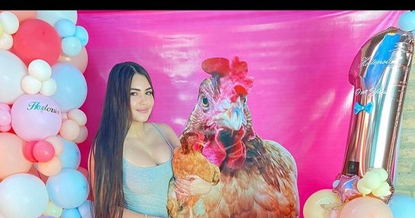 La Nación / Laurys Diva celebró el primer año de Hortensia, su mascota gallina