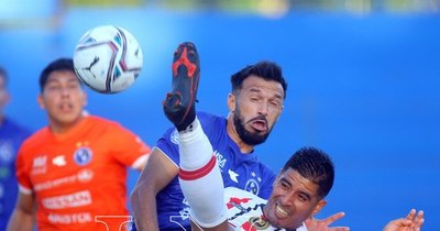 La Nación / Otro polémico penal marcó el partido