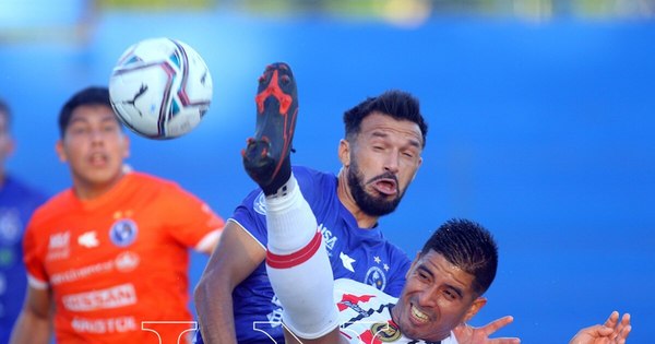 La Nación / Otro polémico penal marcó el partido
