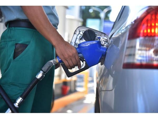 Los combustibles aumentan G. 400, menos gasoil para transporte público