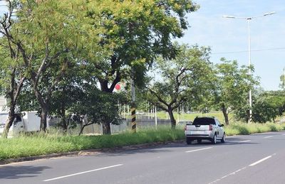 Mugre y baches dan “bienvenida” a los viajeros - Nacionales - ABC Color