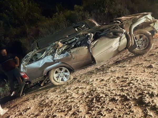 Joven de 18 años muere tras vuelco de su vehículo - Noticiero Paraguay