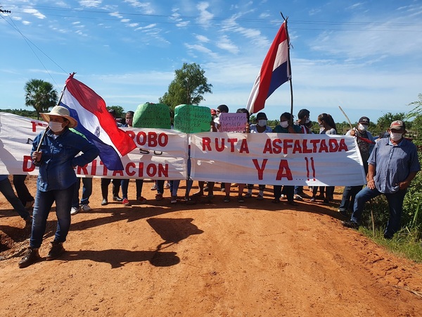 Pobladores de Puerto Ybapobo piden asfalto y distritación
