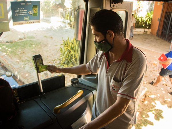 Atenti: Choferes ya no van a vender tarjetas en los micros a última hora, anuncian