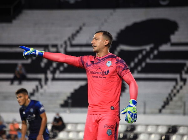 Héctor Espínola es el Tapador de la fecha