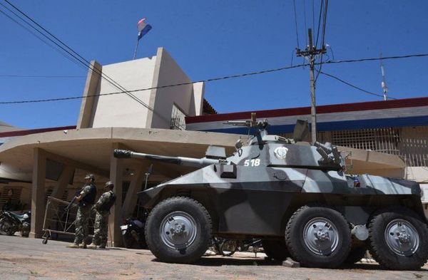 PRESOS SE AMOTINAN EN LA PENITENCIARÍA DE TACUMBÚ