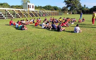 Escuela de fútbol reinició actividades en Mallorquín