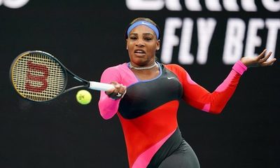 Serena Williams supera a Simona Halep y accede a semifinales