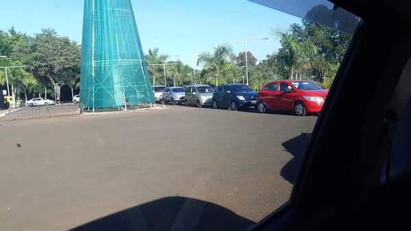 Pacientes agendan hisopados, pero personal de salud ni siquiera está en puesto de toma de muestras