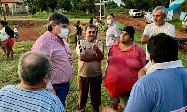 “Tiki” González realiza recorrido por barrios de Franco