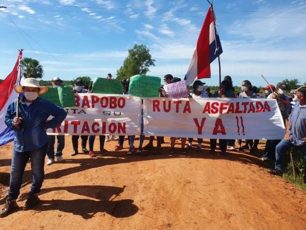 Pobladores exigen asfalto y distritación de Puerto Ybapobõ
