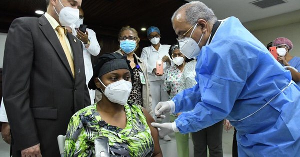 La Nación / República Dominicana inicia vacunación contra COVID-19