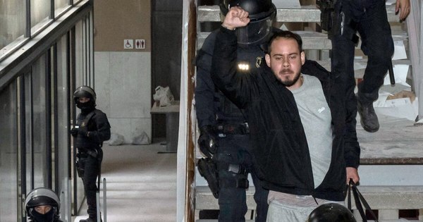 La Nación / España: encarcelan a rapero, en medio de gran polémica