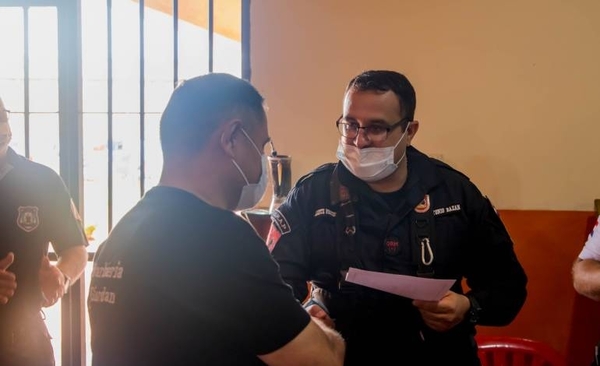HOY / Treinta reclusos de la cárcel de Pedro Juan se graduaron de peluqueros