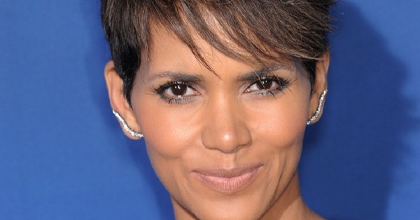 El baile en topless de Halle Berry a su novio para celebrar San Valentín - C9N