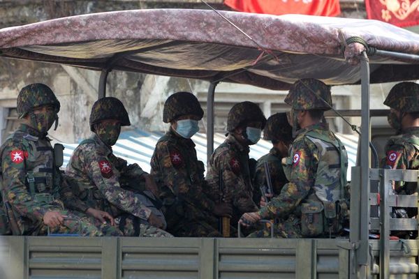 Militares continúan con represión en Birmania y vuelven a inculpar a Aung San Suu Kyi - Mundo - ABC Color