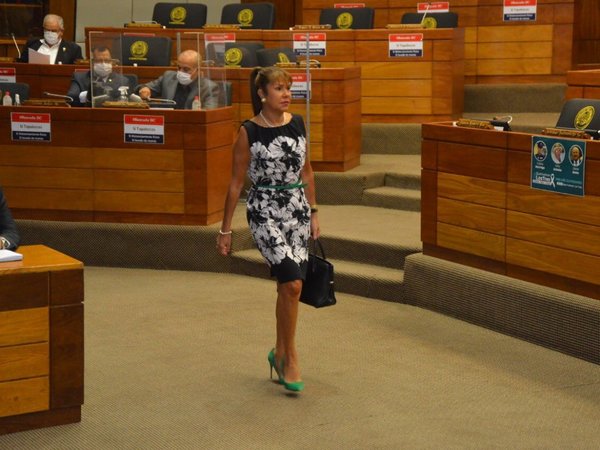 Diputada contra ministra Romero: "No sabe de la lucha de las mujeres"