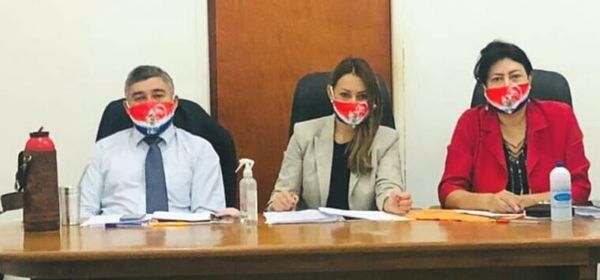 Condenan a 18 y 8 años de cárcel a asaltantes que asesinaron a machetazos a un hombre - ABC en el Este - ABC Color