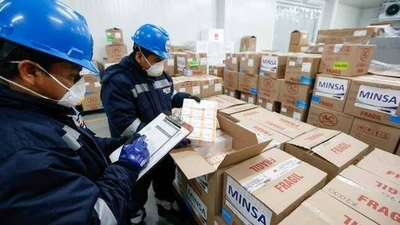 HOY / Perú espera recibir 12 millones de vacunas en marzo próximo