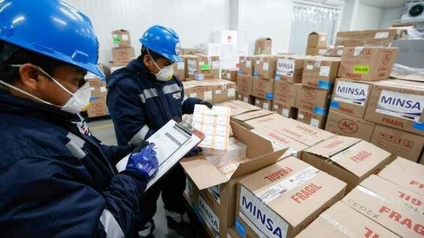 HOY / Perú espera recibir 12 millones de vacunas en marzo próximo