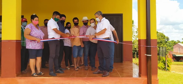 Guairá: Inauguran mejoras hechas en escuelas - Noticiero Paraguay