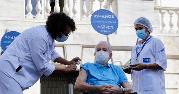 La Nación / Rio de Janeiro interrumpe vacunación por falta de dosis