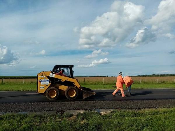 REALIZAN TRABAJOS DE MEJORAMIENTO DE BANQUINAS EN LA RUTA 1