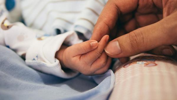 Un doctor vende a un bebé recién nacido porque sus padres no podían pagar la factura médica – Prensa 5