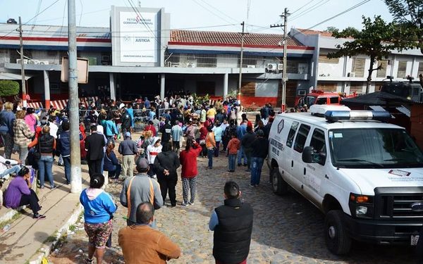 Abortan plan de fuga en Tacumbú y se amotinan reos, prendiendo fuego a todo