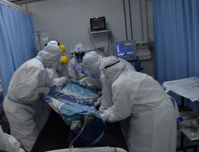 De 7.000 personas que trabajan en terapia intensiva 2.000 recibirán las primeras dosis - Nacionales - ABC Color