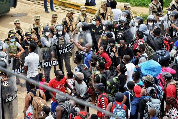 Tensión en la frontera Perú-Brasil por migrantes haitianos - Mundo - ABC Color