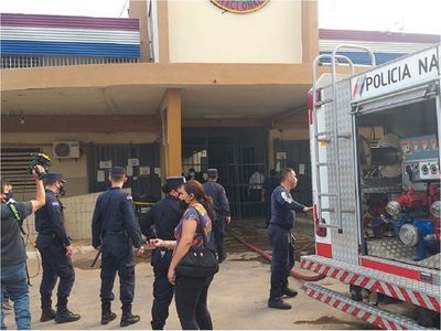 Toma de rehenes de agentes penitenciarios en amotinamiento en Tacumbú