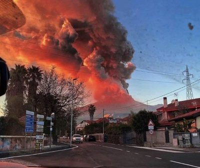 Impresionante erupción del volcán Etna