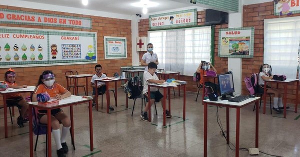 La Nación / Alto Paraná: alumnos volvieron a clases en tres colegios privados