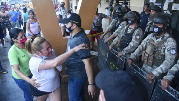 Descontrol en Tacumbú: Tomaron de rehenes a guardias - Noticiero Paraguay