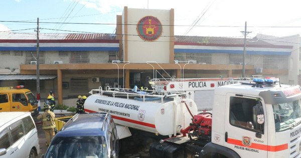 La Nación / Tensión en Tacumbú: guardiacárceles fueron tomados de rehenes