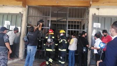 Tacumbú: Guardicárceles fueron tomados como rehenes por internos - ADN Digital