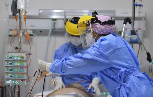 Médicos cuestionan falta de insumos y afirman que “esperábamos más” vacunas - Nacionales - ABC Color