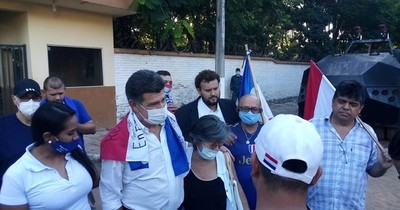 La Nación / Liberación de Efraín Alegre, opacada por el motín en Tacumbú