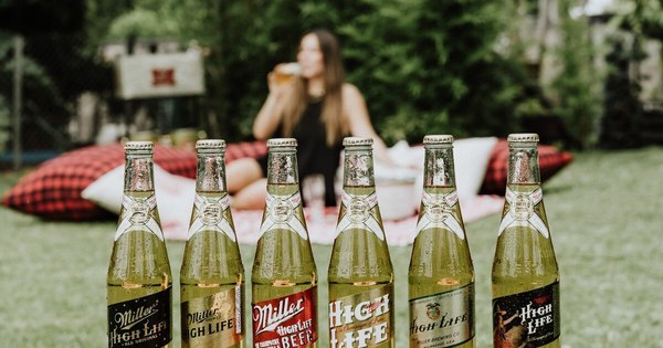 La Nación / Nuevas historias con etiquetas de edición limitada de Miller High Life