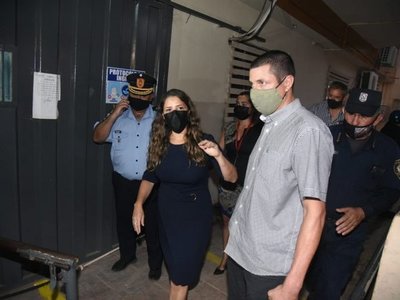 Reclusos liberan a guardiacárceles tomados de rehenes en Tacumbú