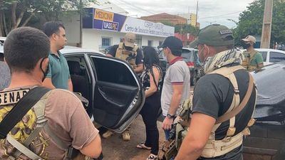 Caen taxista y funcionaria municipal que presuntamente vendían drogas - Nacionales - ABC Color